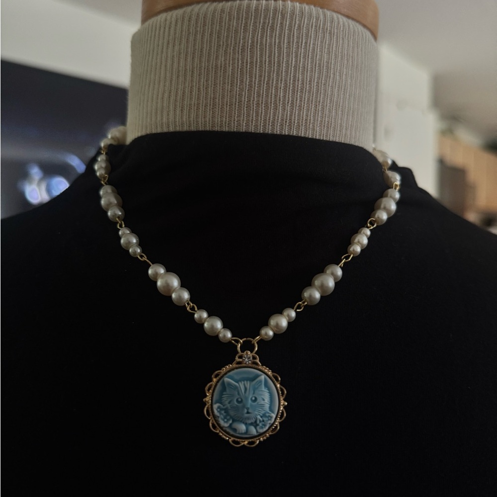 Elegant Pearl and Blue Cameo Necklace